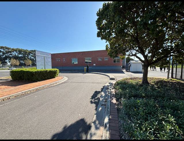 404M² WAREHOUSE TO LET IN AIRPORT INDUSTRIA